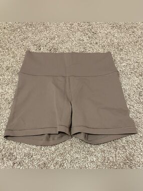 TNA TnAction Taupe Greige High Waisted Biker Athletic Shorts Size Large Buttery